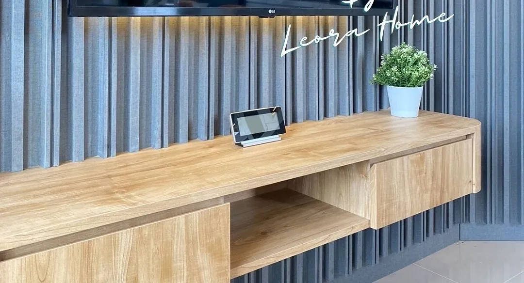 Floating wood console under a fluted media wall with a wall mounted television
